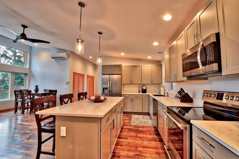 Kitchen with island